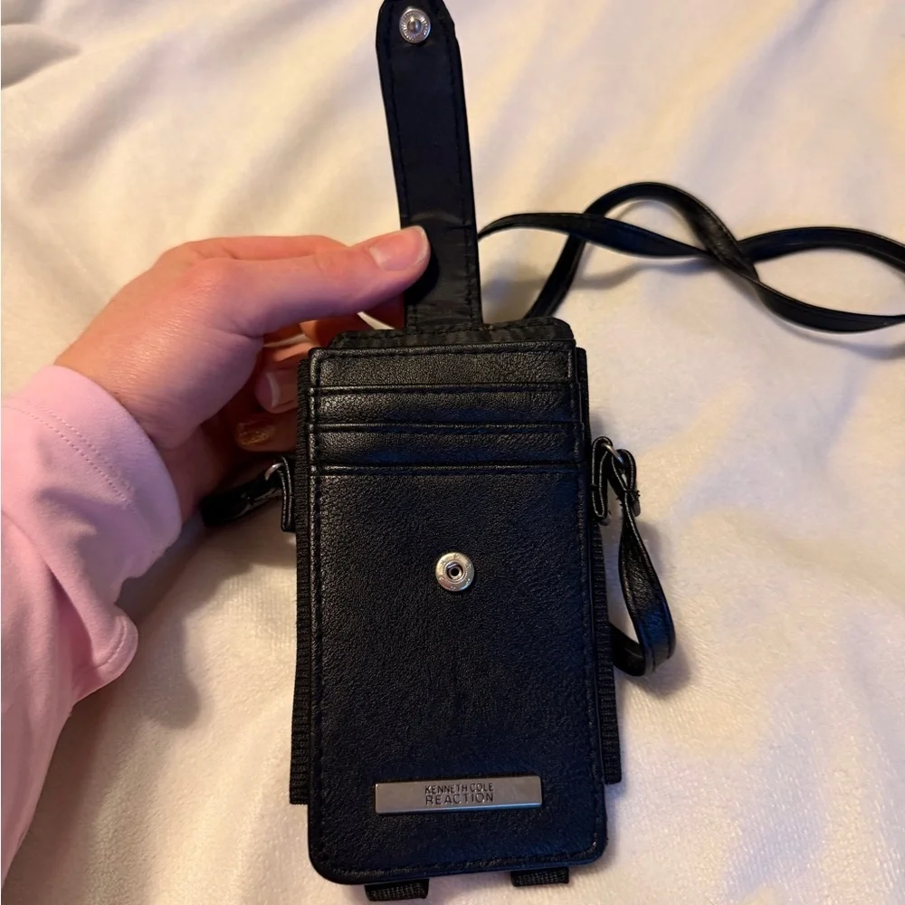 Kenneth Cole Reaction Black Crossbody Phone Bag - Picture 2 of 5